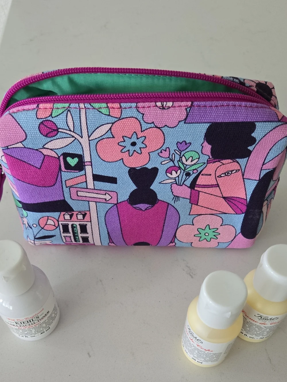 Never used Kiehl's bag Limited ed. & 2x Kiehls Lotion creme de corps & 1x Facial